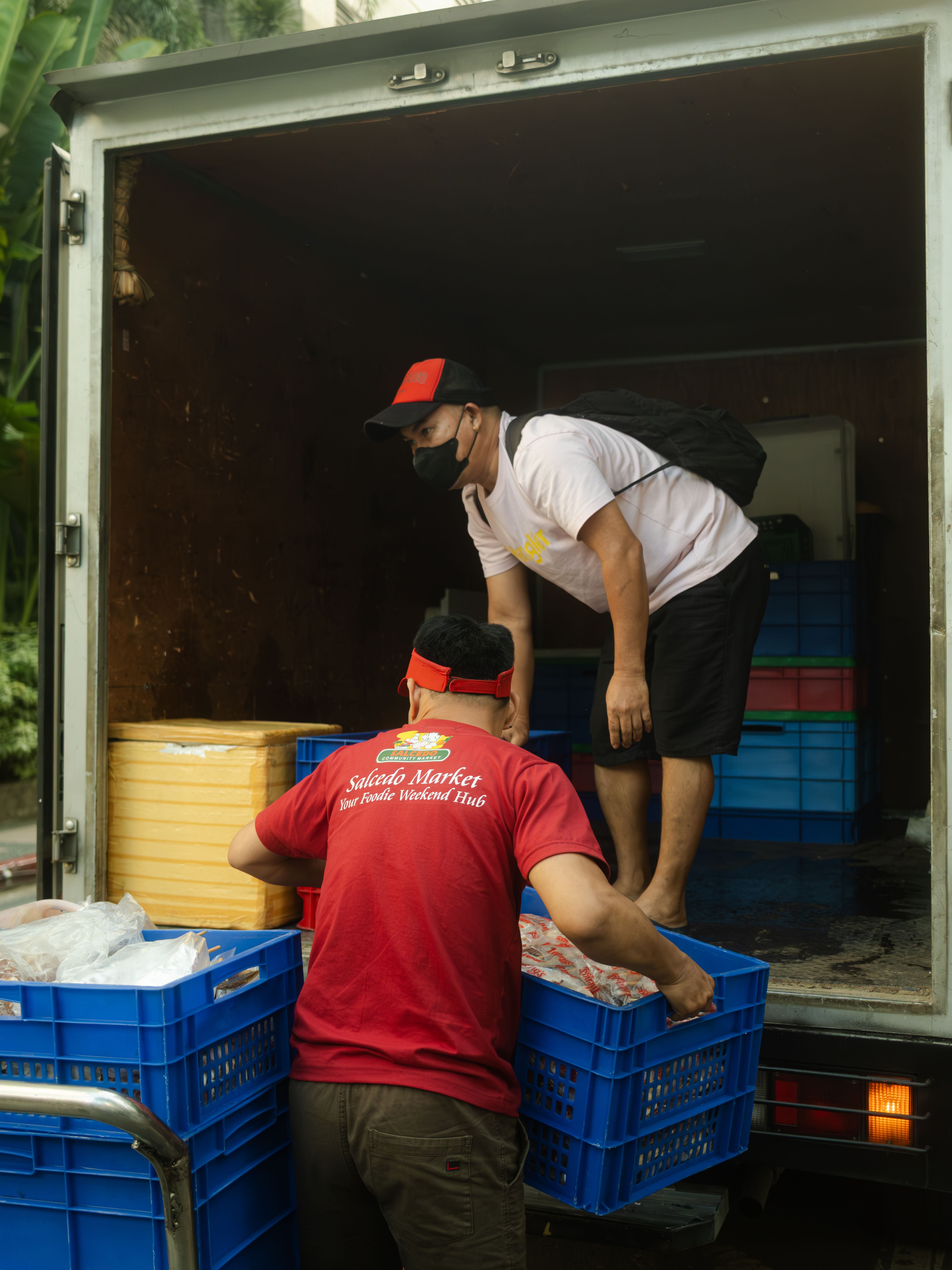 Cold chain delivery truck for seafood distribution